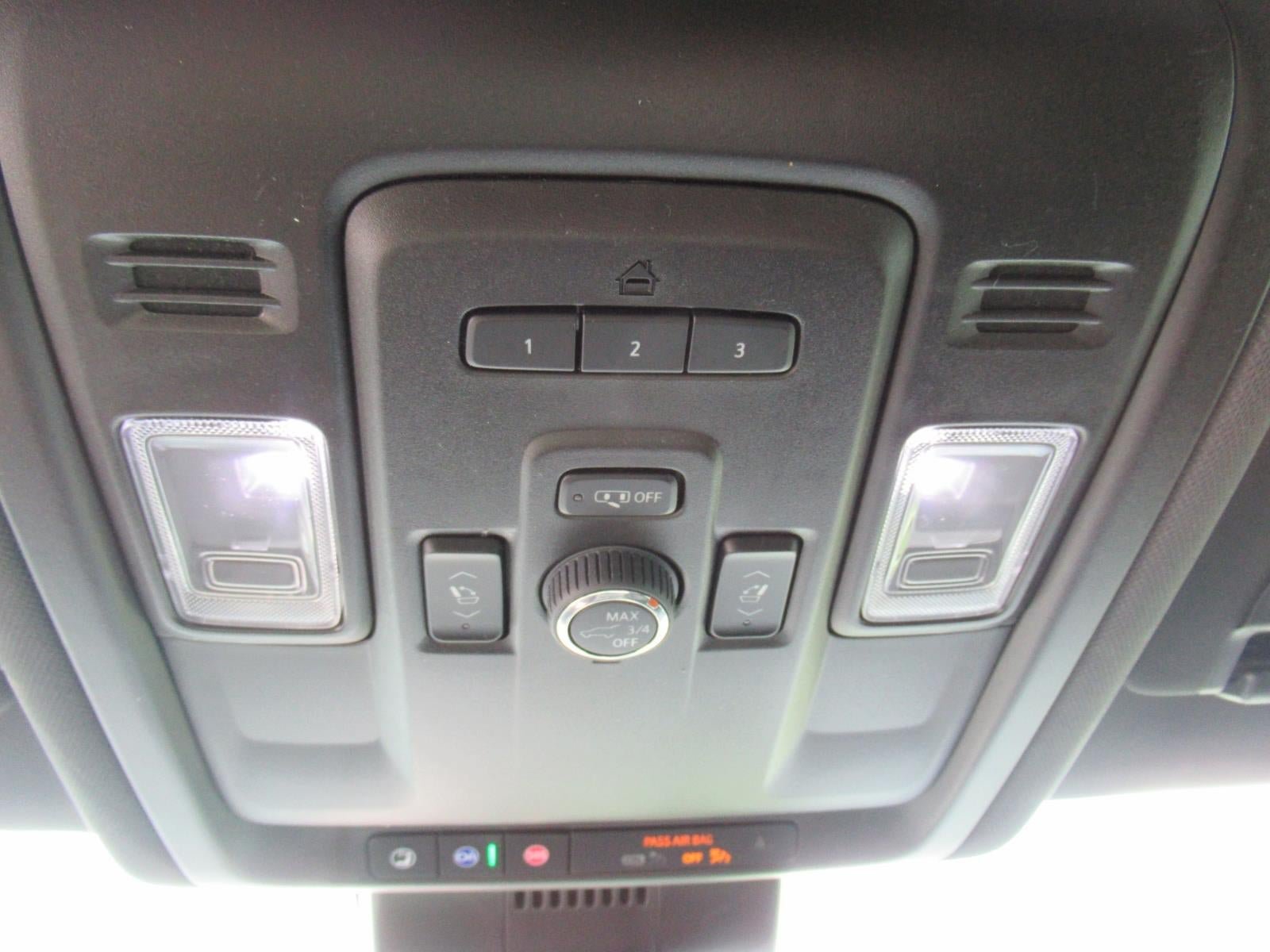 Used 2024 GMC Yukon AT4 w/ Technology Package AWD/4WD image 29