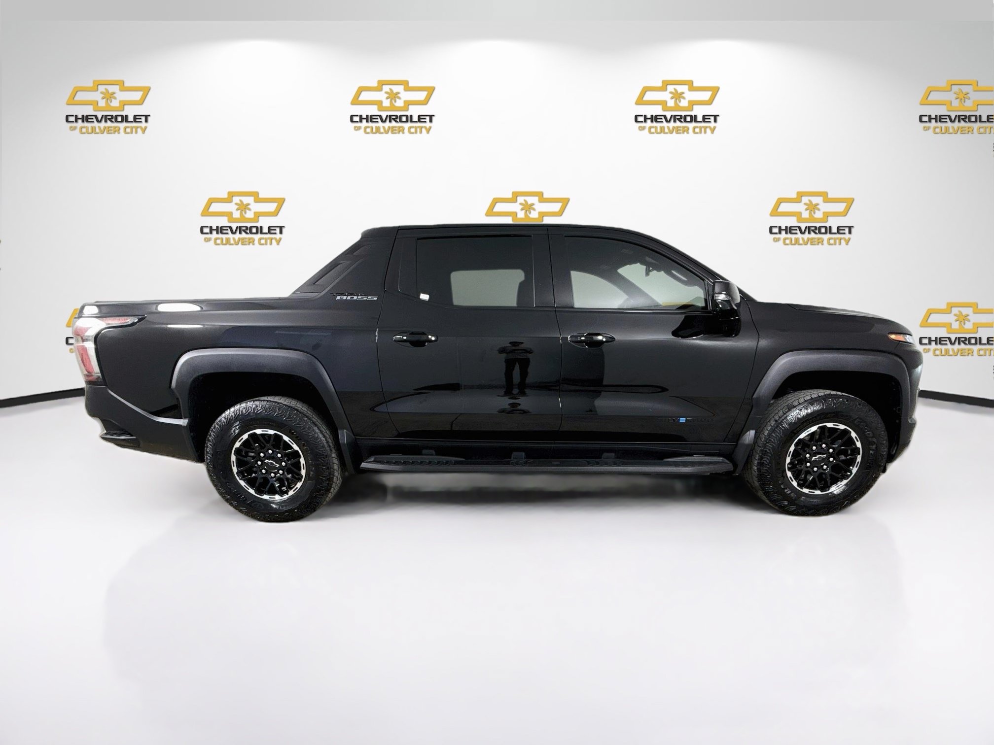 Used 2026 Chevrolet Silverado EV Trail Boss w/ Plus Package AWD/4WD image 9