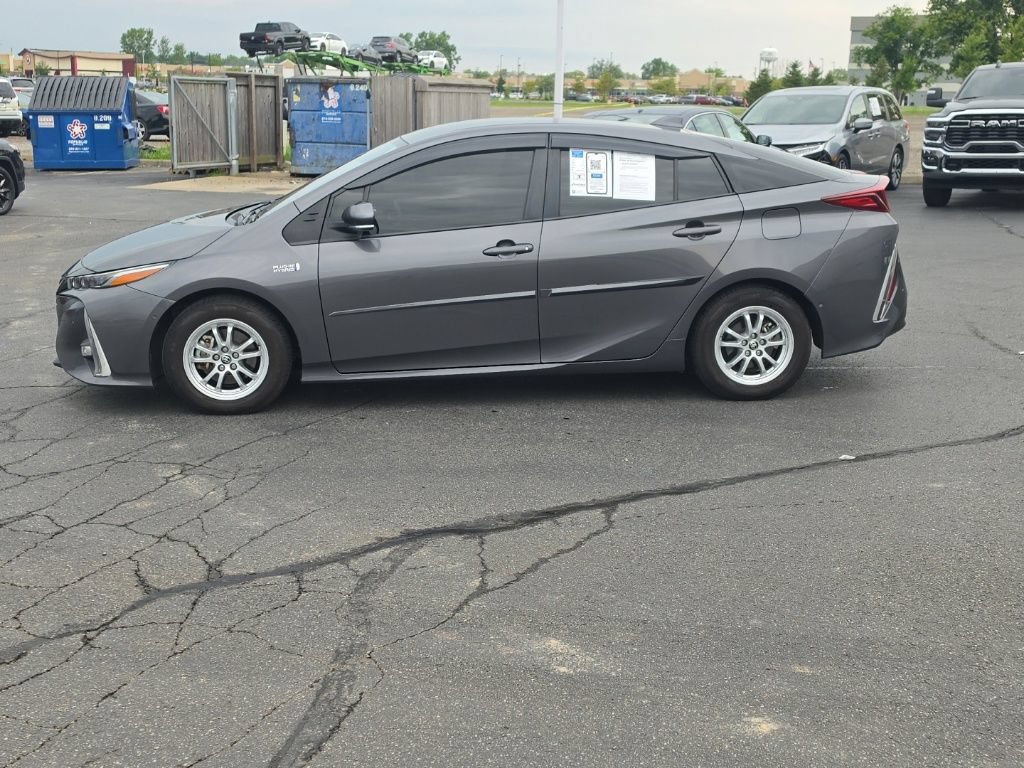 Used 2021 Toyota Prius Prime Limited w/ Carpet Mat Package (TMS) FWD image 4