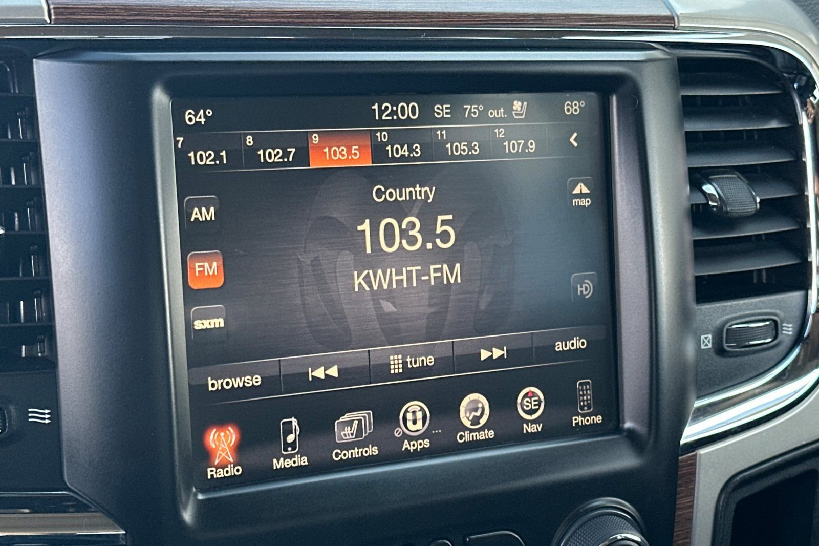 Used 2015 RAM 1500 Laramie w/ Convenience Group image 17