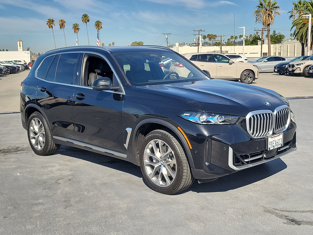 Used 2026 BMW X5 xDrive40i w/ Parking Assistance Package AWD/4WD image 4