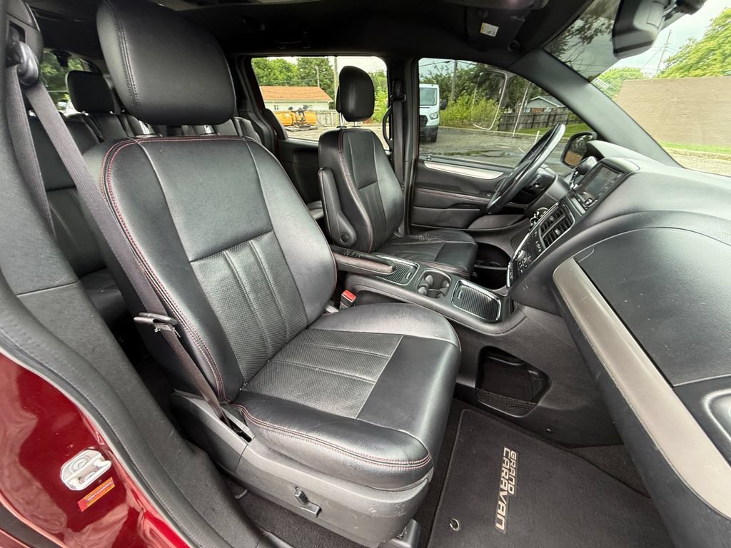Used 2017 Dodge Grand Caravan GT FWD image 29