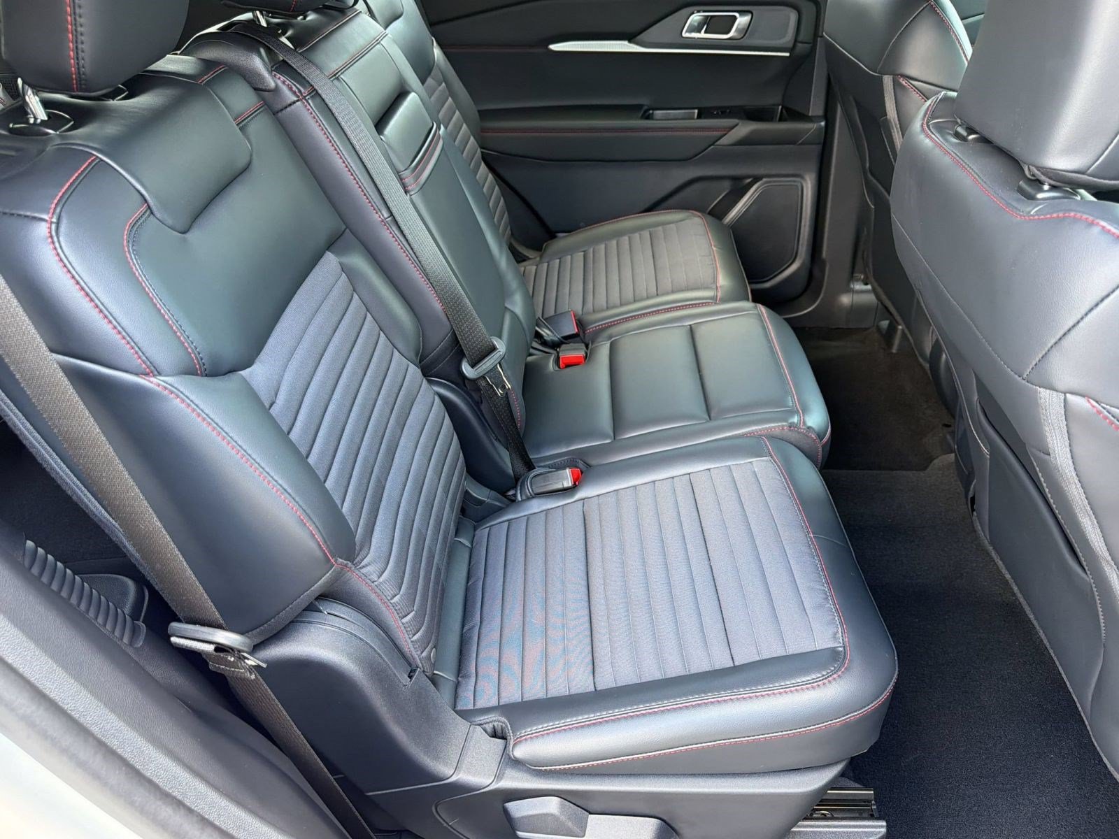 Used 2025 Ford Explorer ST-Line w/ Premium Package RWD image 28