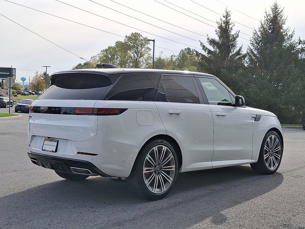 New 2025 Land Rover Range Rover Sport Dynamic SE image 3