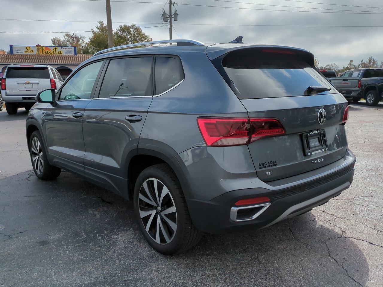 Used 2024 Volkswagen Taos SE image 6