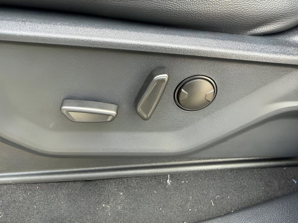 New 2026 Ford F350 Lariat w/ Black Appearance Package image 29