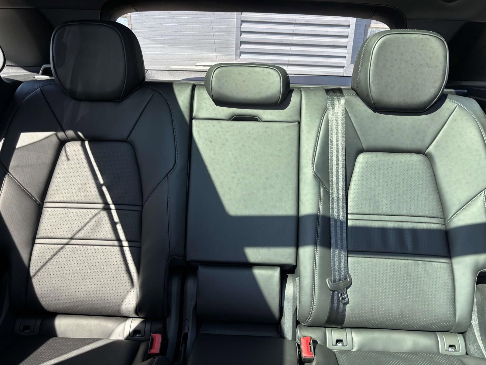 New 2026 Porsche Cayenne image 38