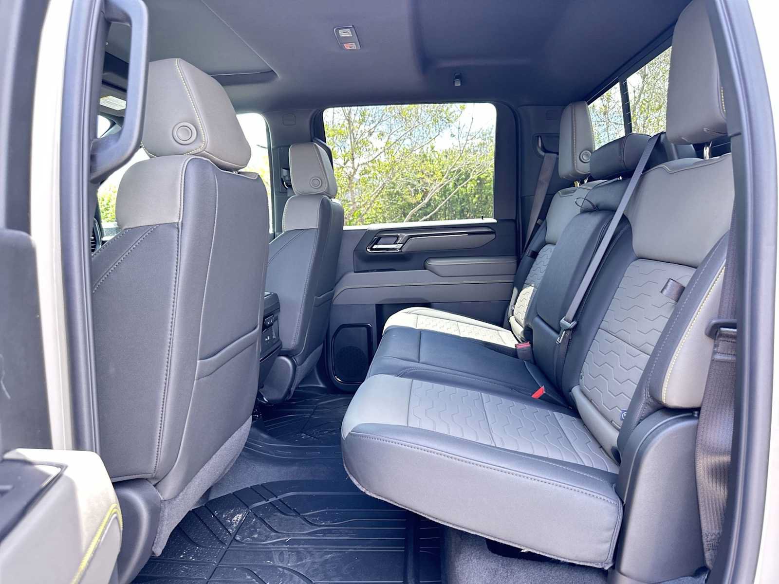 New 2026 Chevrolet Silverado 2500 ZR2 w/ LPO, Dark Essentials Package AWD/4WD image 17