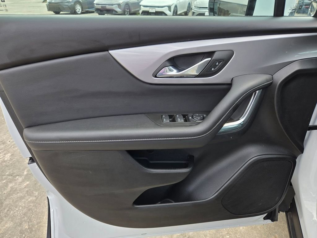 Used 2025 Chevrolet Blazer LT image 11