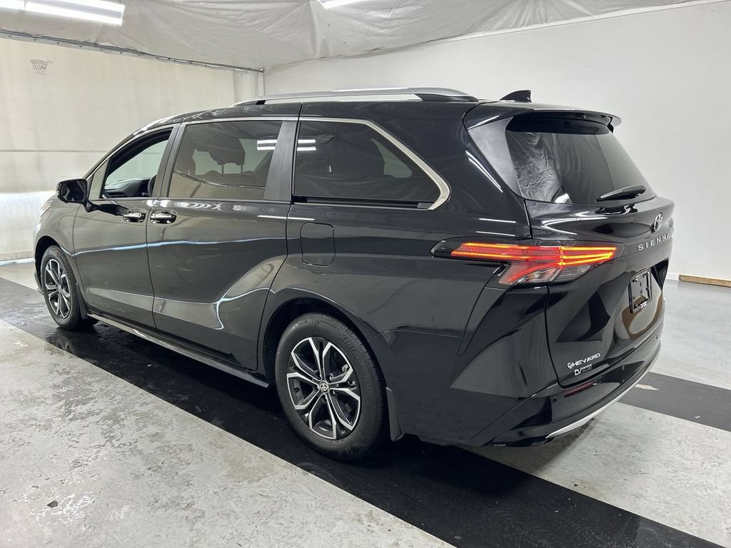 Used 2026 Toyota Sienna Platinum AWD/4WD image 7