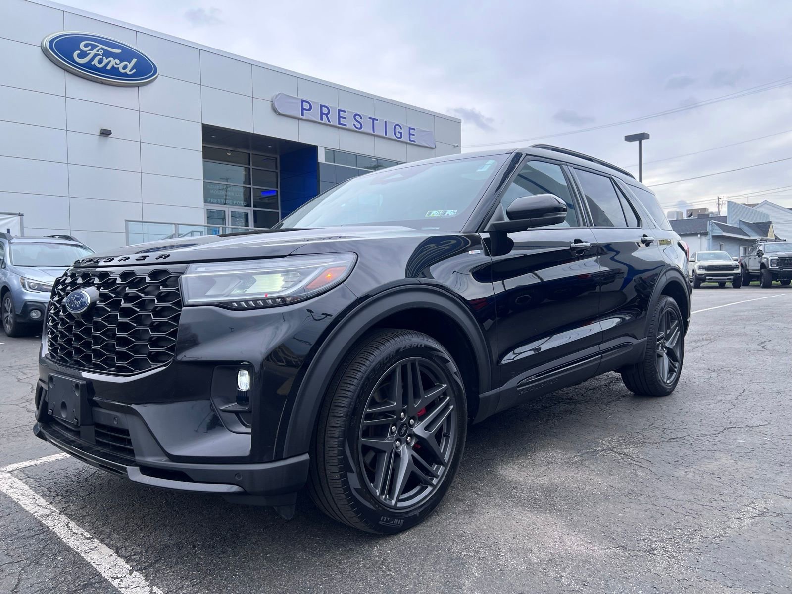 Used 2025 Ford Explorer ST-Line w/ Premium Package AWD/4WD image 4