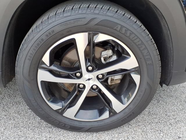 Used 2024 Chevrolet Trax RS w/ Sunroof Package FWD image 19