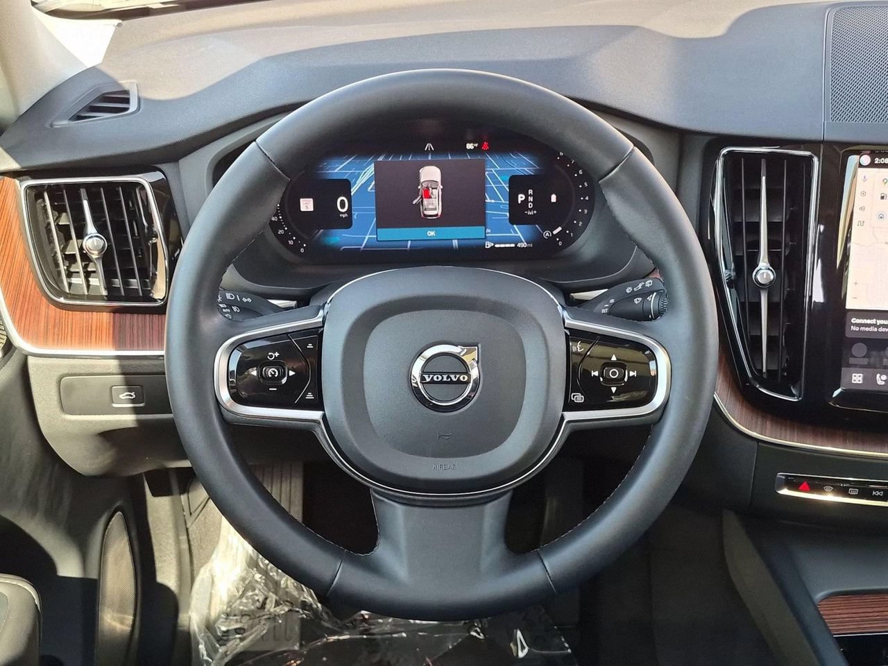 Certified 2024 Volvo XC60 B5 Plus AWD/4WD image 13