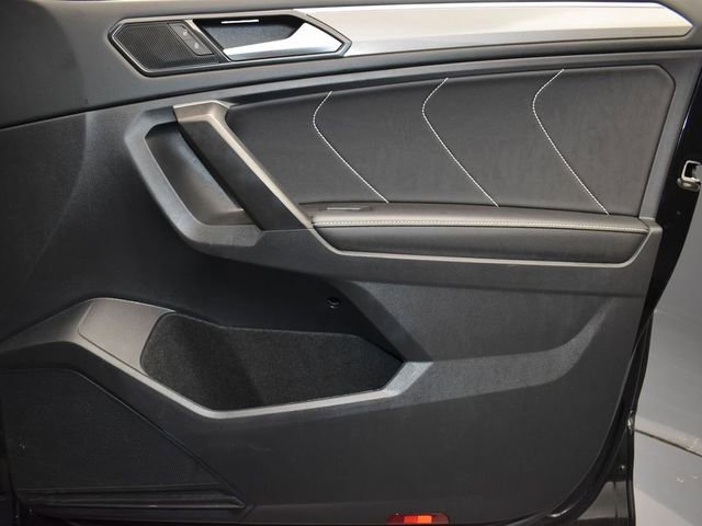 Used 2023 Volkswagen Tiguan SE R-Line image 15