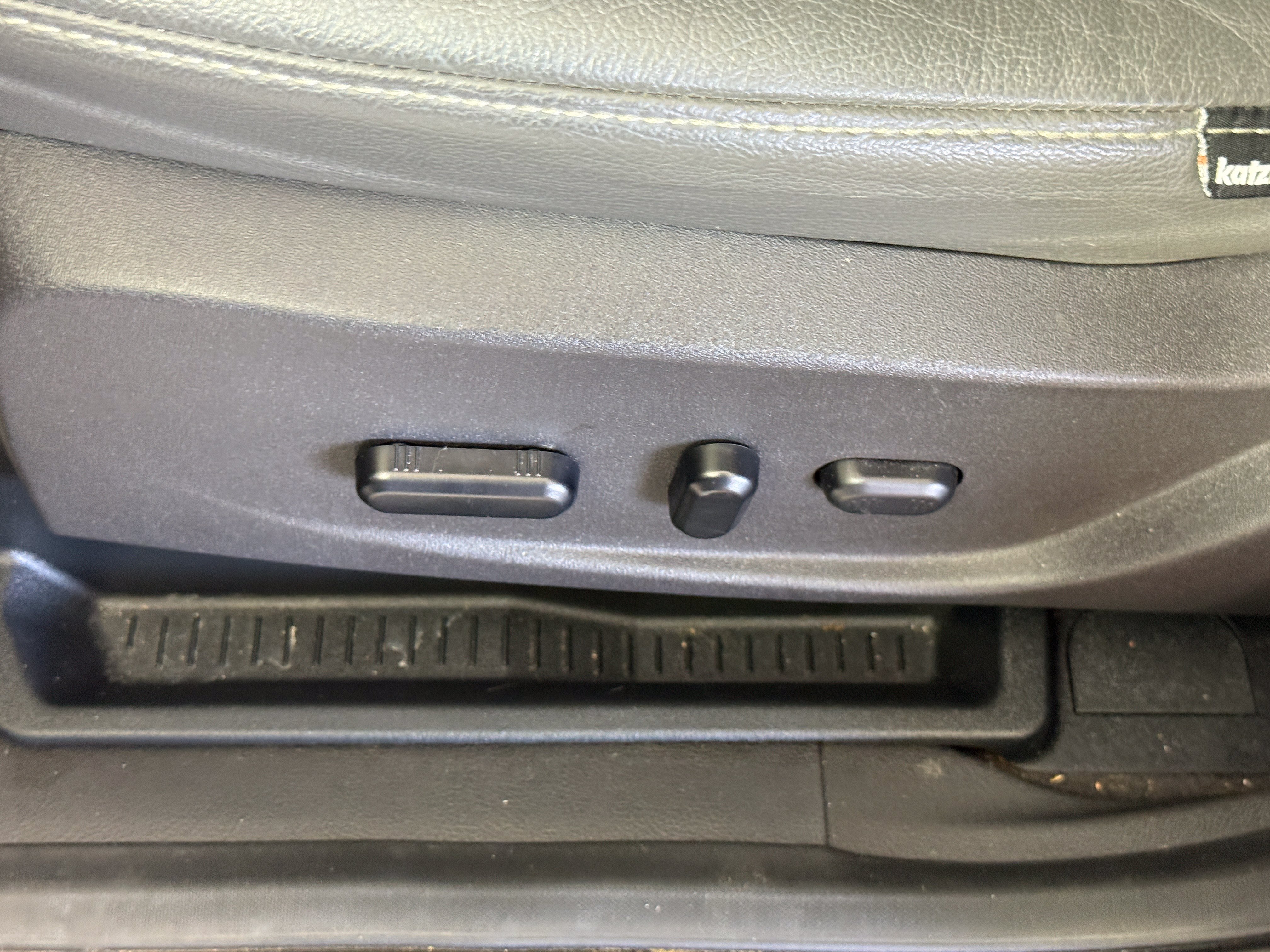 Certified 2019 Ford Escape SE FWD image 17