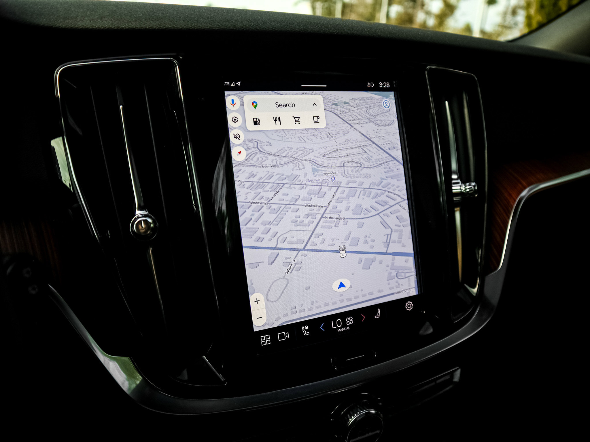 Used 2025 Volvo V60 B5 Cross Country Plus image 24