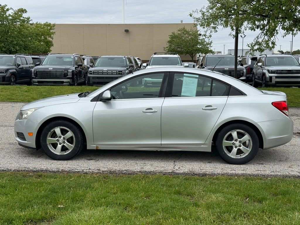 Used 2013 Chevrolet Cruze LT FWD image 2