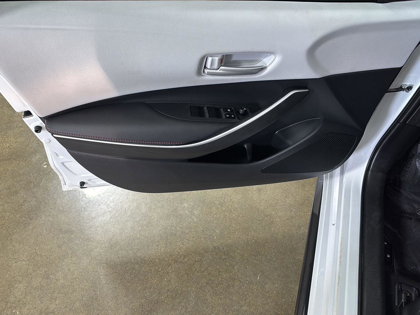 Used 2024 Toyota Corolla SE FWD image 6
