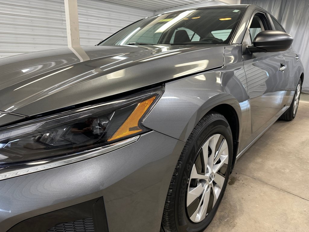Used 2024 Nissan Altima 2.5 S FWD image 28
