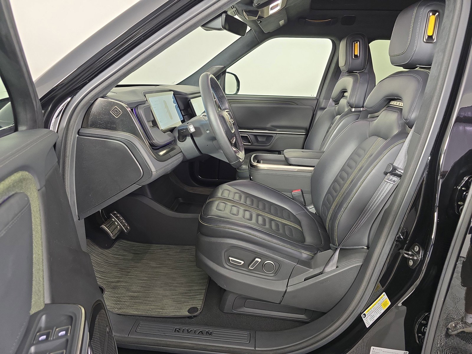 Used 2024 Rivian R1S Adventure AWD/4WD image 20