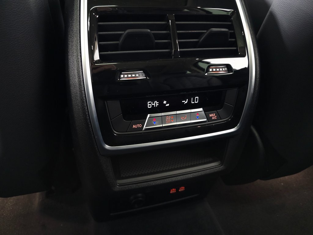Used 2026 BMW X7 xDrive40i AWD/4WD image 35