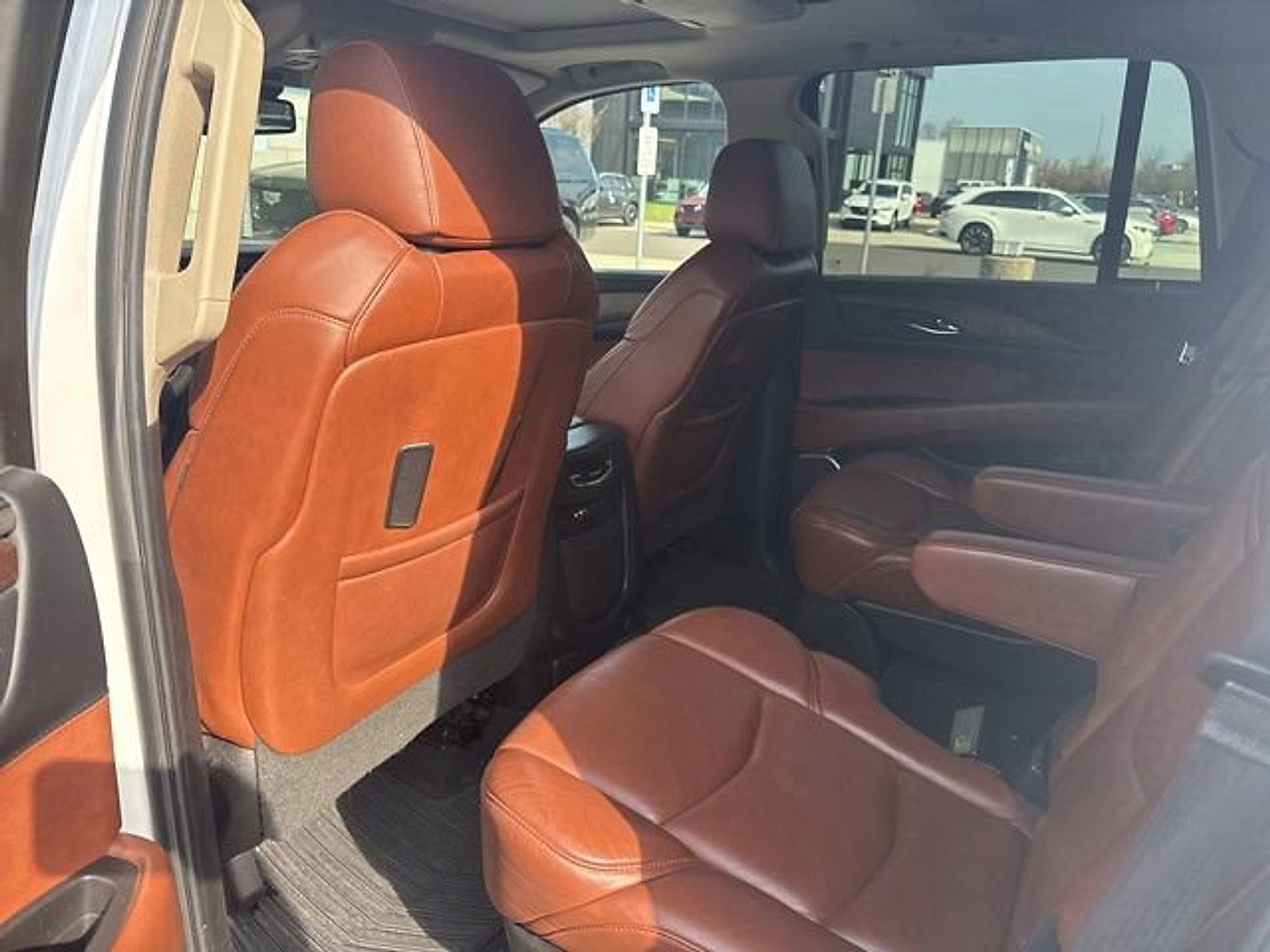 Used 2016 Cadillac Escalade Luxury image 11