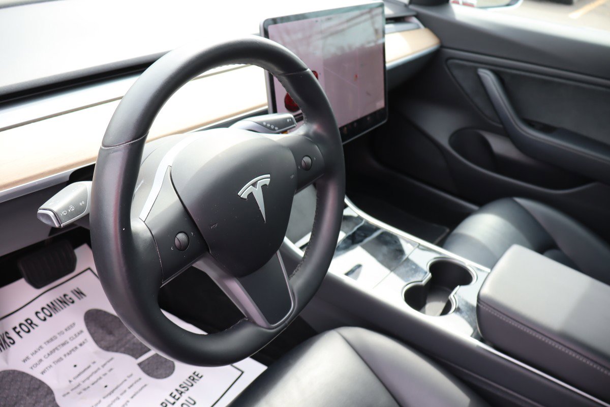 Used 2018 Tesla Model 3 Long Range image 9