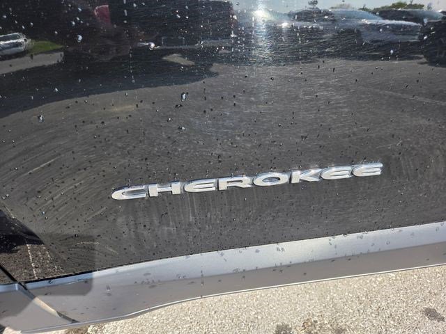 Used 2020 Jeep Cherokee Latitude Plus w/ Comfort/Convenience Group AWD/4WD image 20