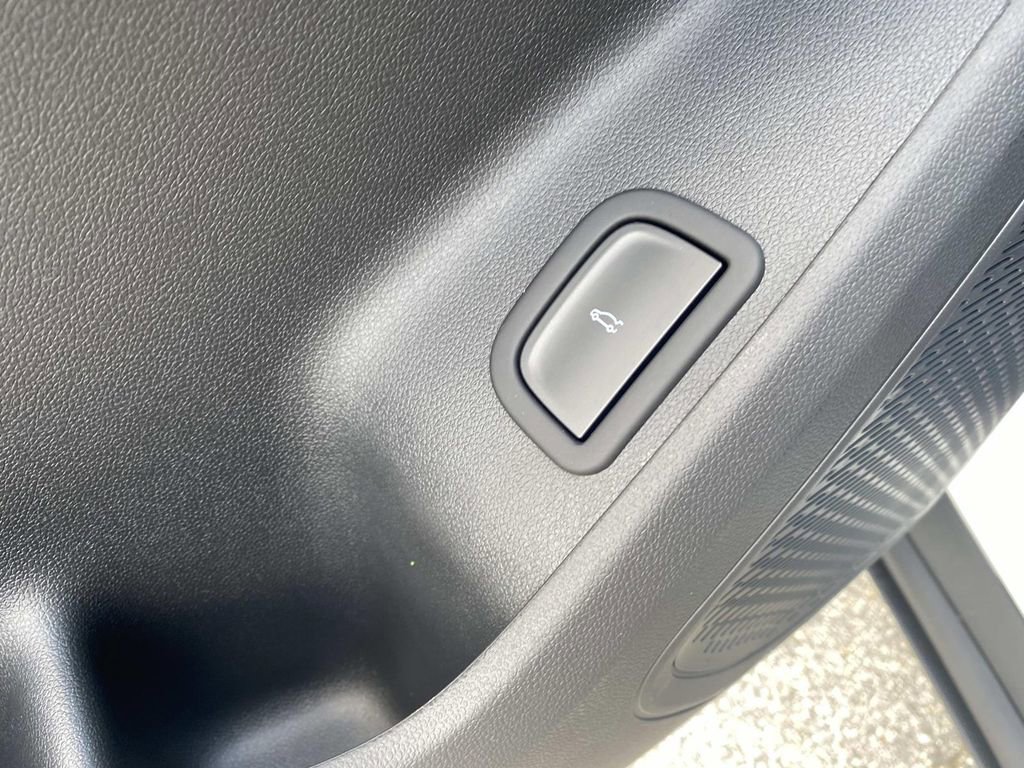 New 2026 Chevrolet Traverse LT w/ LPO, Floor Liner Package image 18