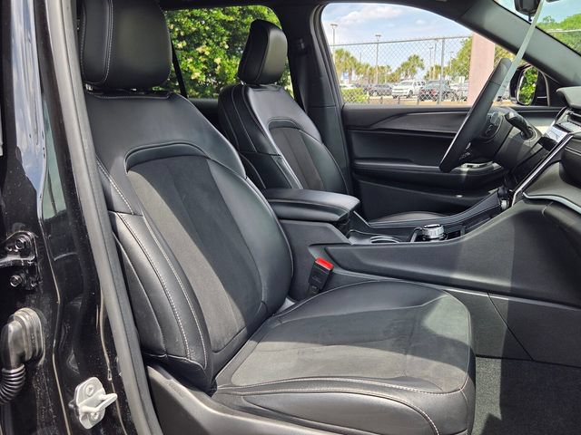 Used 2025 Jeep Grand Cherokee Altitude AWD/4WD image 17