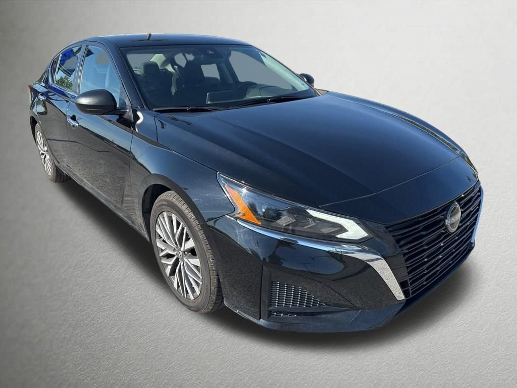 Used 2025 Nissan Altima 2.5 SV FWD image 1
