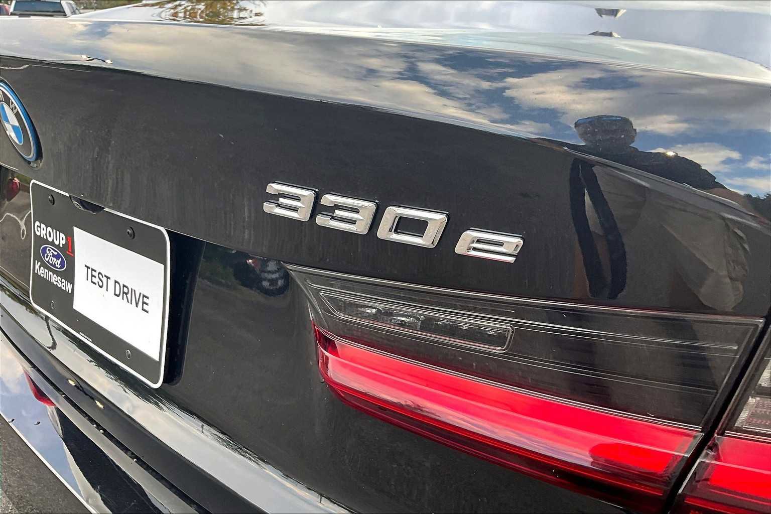 Used 2024 BMW 330e 330e w/ Convenience Package image 9