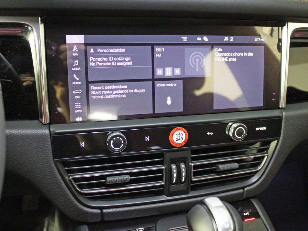 Certified 2025 Porsche Macan image 25