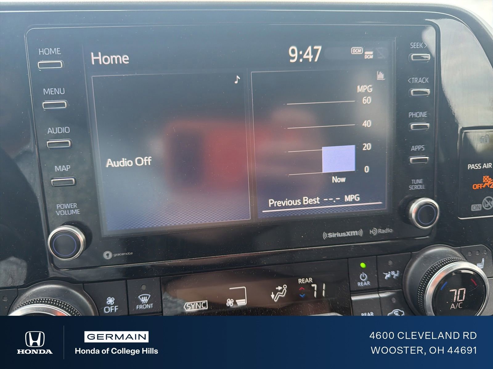 Used 2022 Toyota Highlander XLE AWD/4WD image 19