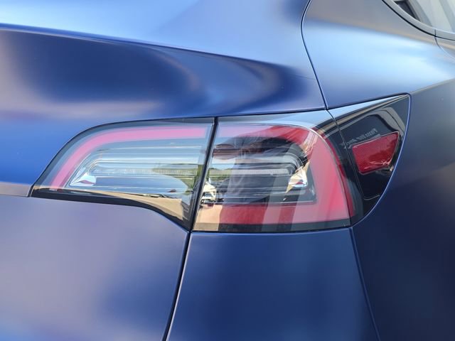 Used 2022 Tesla Model Y Long Range image 8