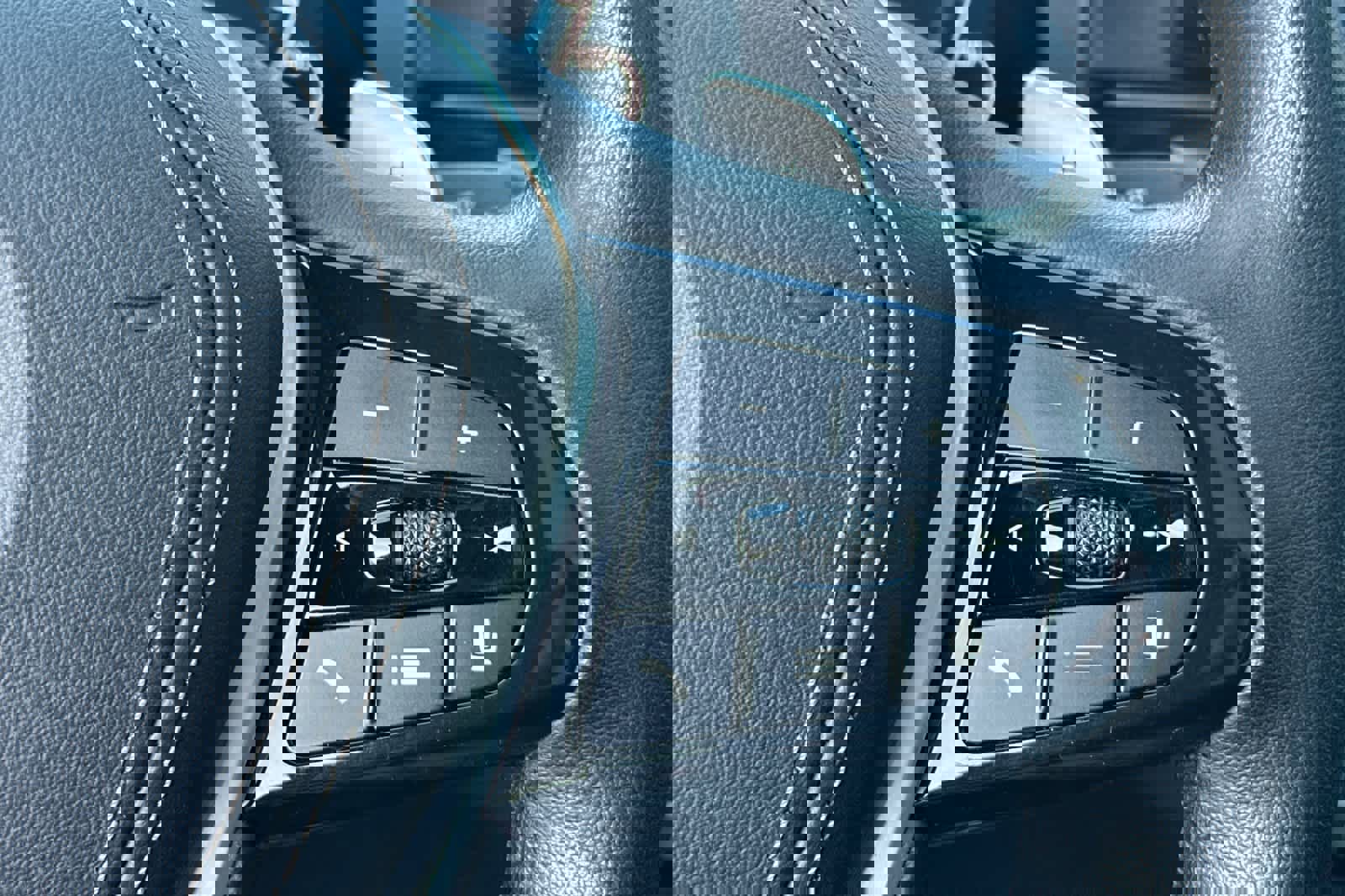 Certified 2023 BMW 530e w/ Convenience Package image 29