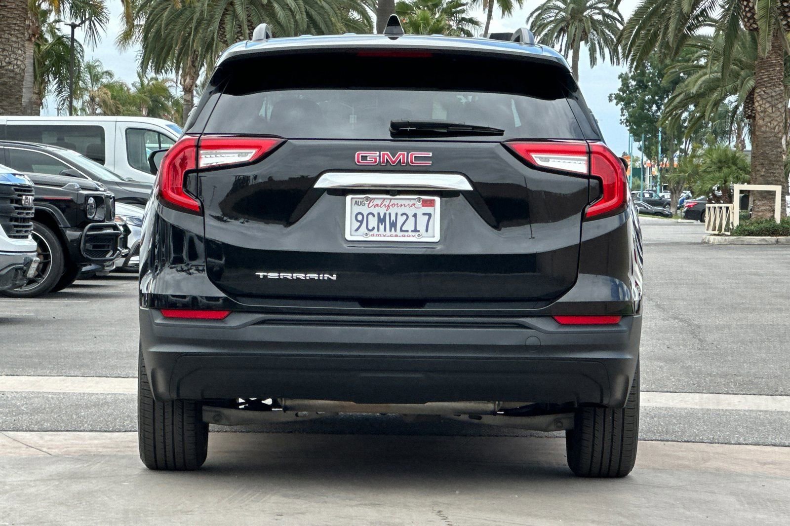 Used 2022 GMC Terrain SLE w/ Driver Convenience Package FWD image 5