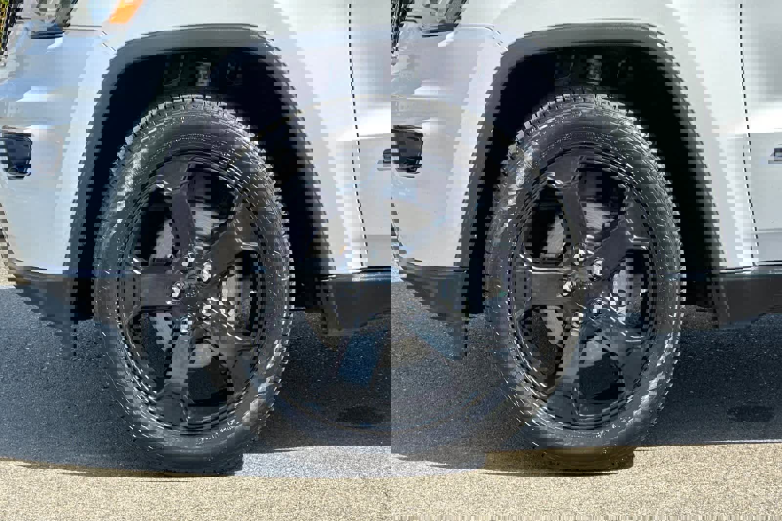 Used 2019 Jeep Grand Cherokee Laredo image 31