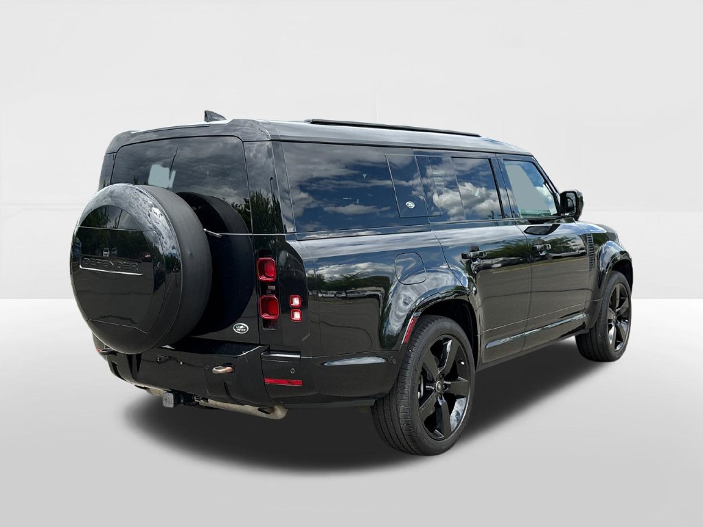 Certified 2023 Land Rover Defender 130 X-Dynamic SE AWD/4WD image 4