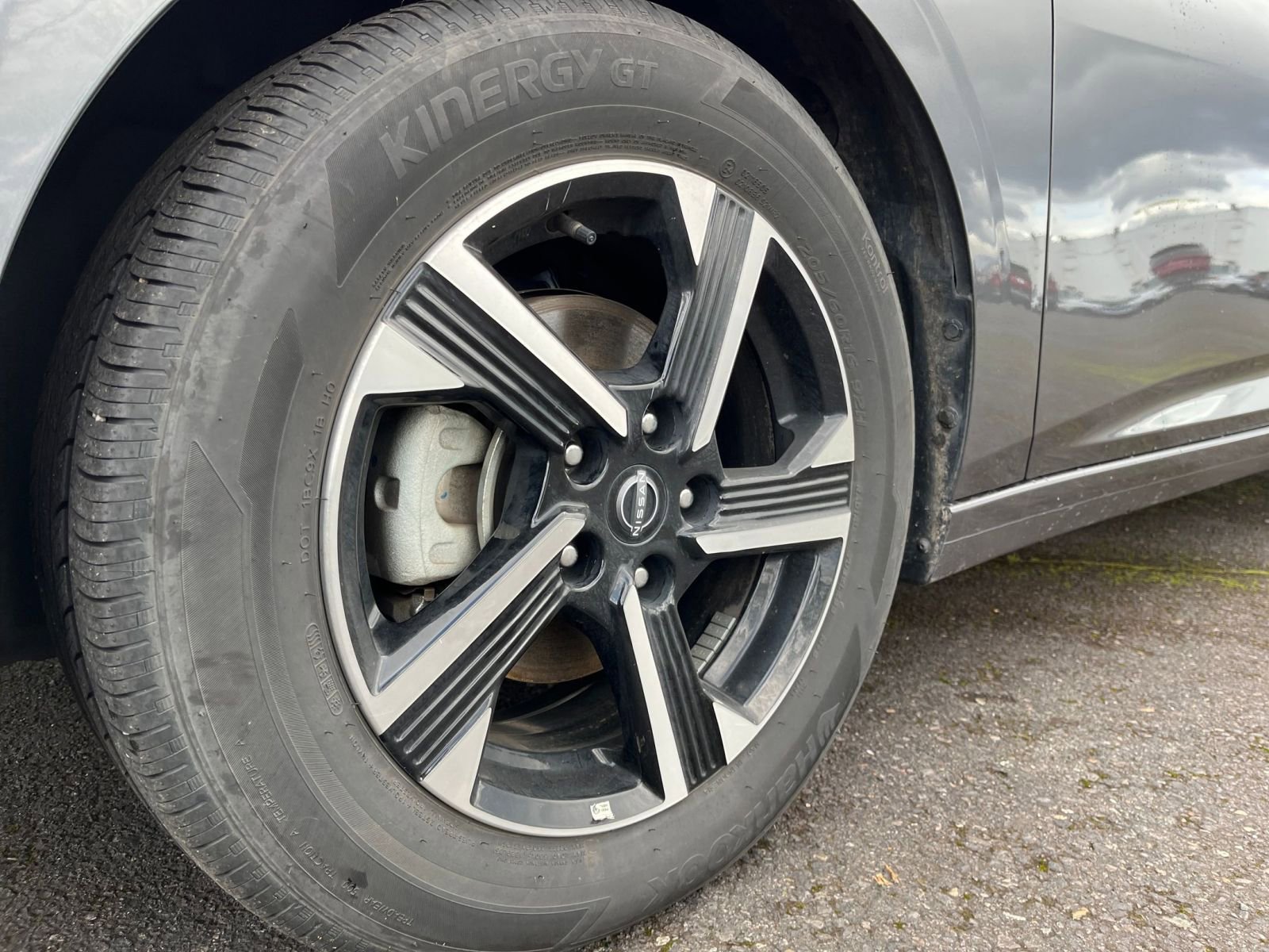 Used 2025 Nissan Sentra SV FWD image 28