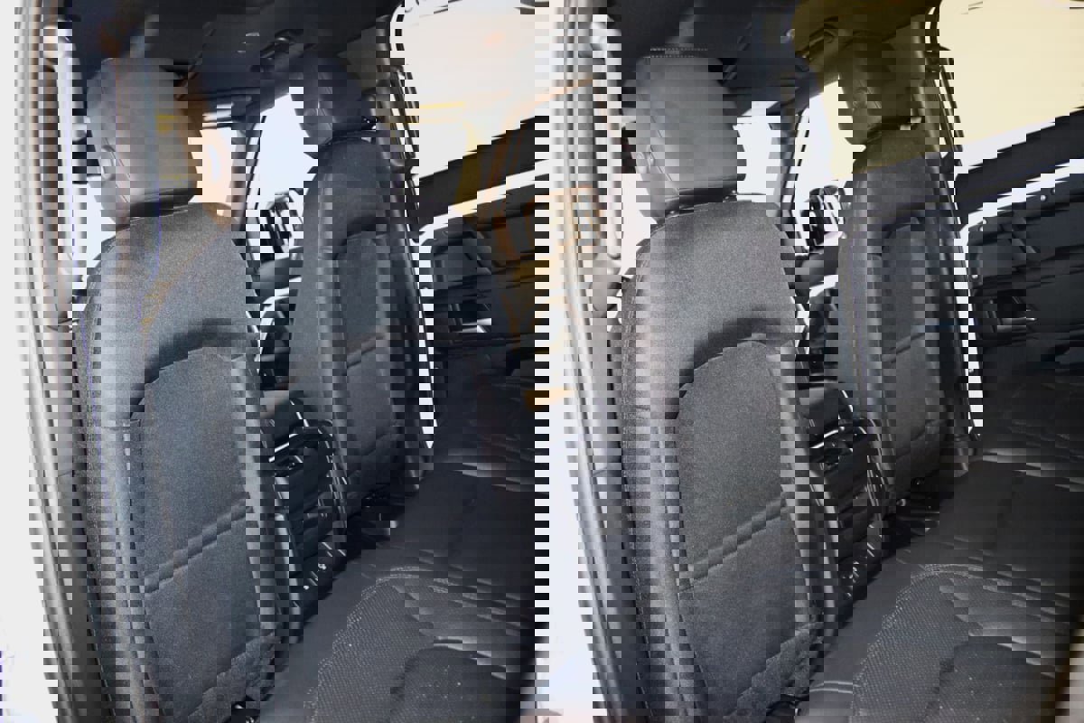 Used 2025 Land Rover Defender 110 S image 57