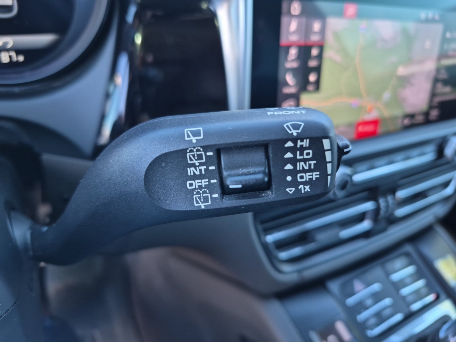 Used 2021 Porsche Macan AWD/4WD image 34