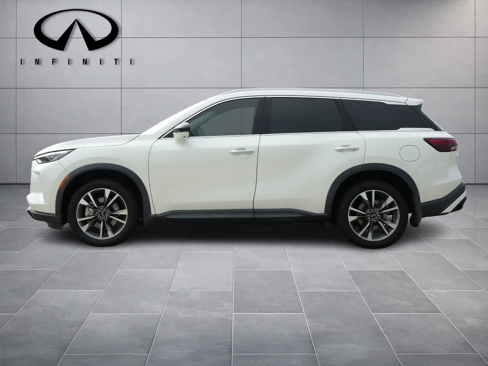 Used 2023 INFINITI QX60 Luxe w/ Cargo Package FWD image 4