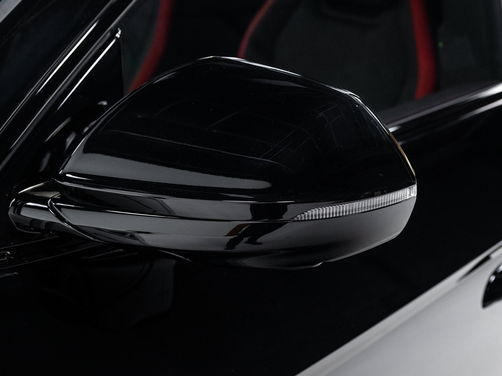 Used 2025 Lamborghini Urus SE AWD/4WD image 29