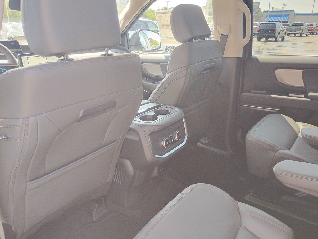 New 2025 Ford Expedition Active image 31