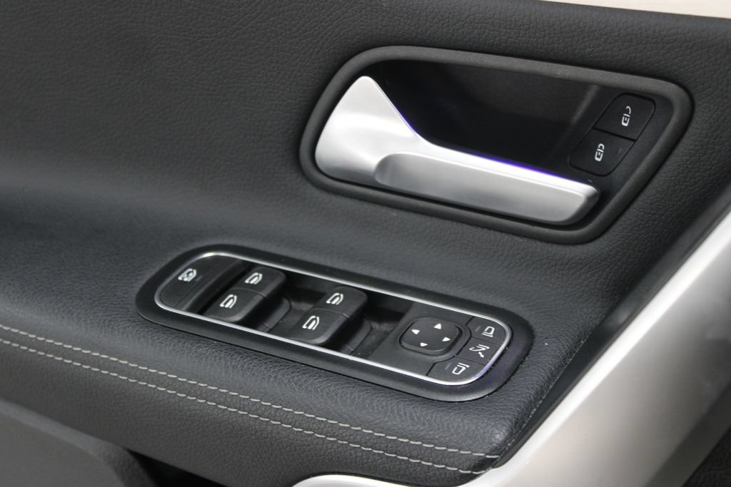 Used 2025 Mercedes-Benz CLA 250 image 37