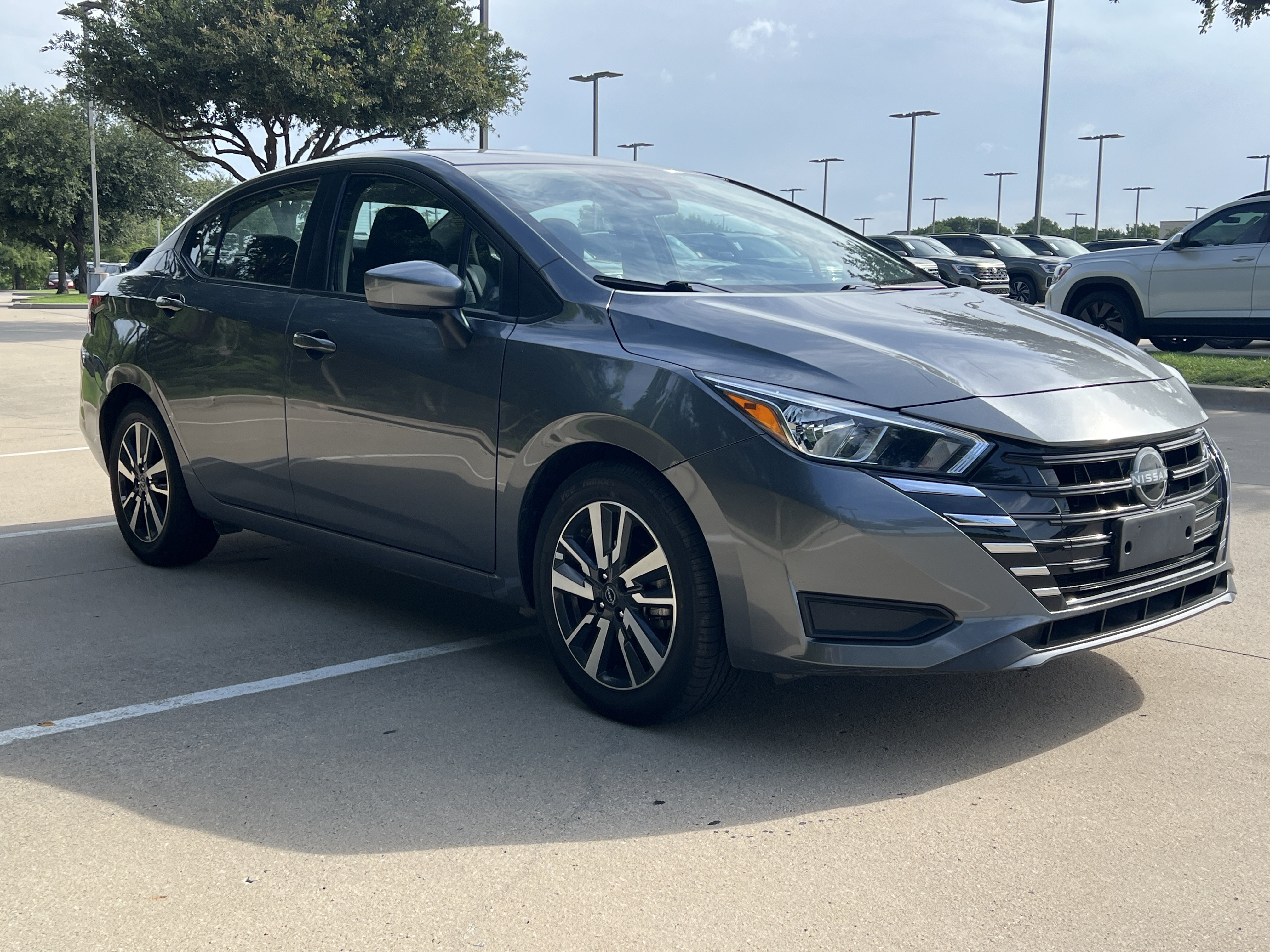 Used 2023 Nissan Versa SV FWD image 2