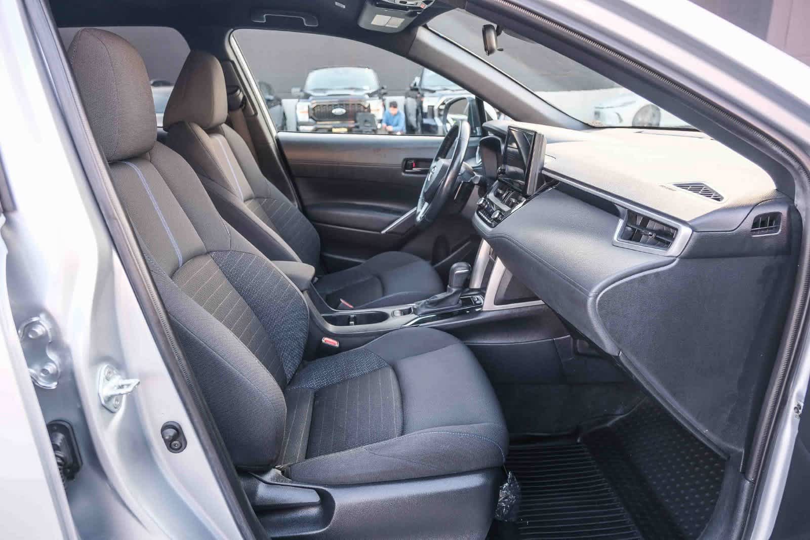 Used 2023 Toyota Corolla Cross AWD Hybrid image 18
