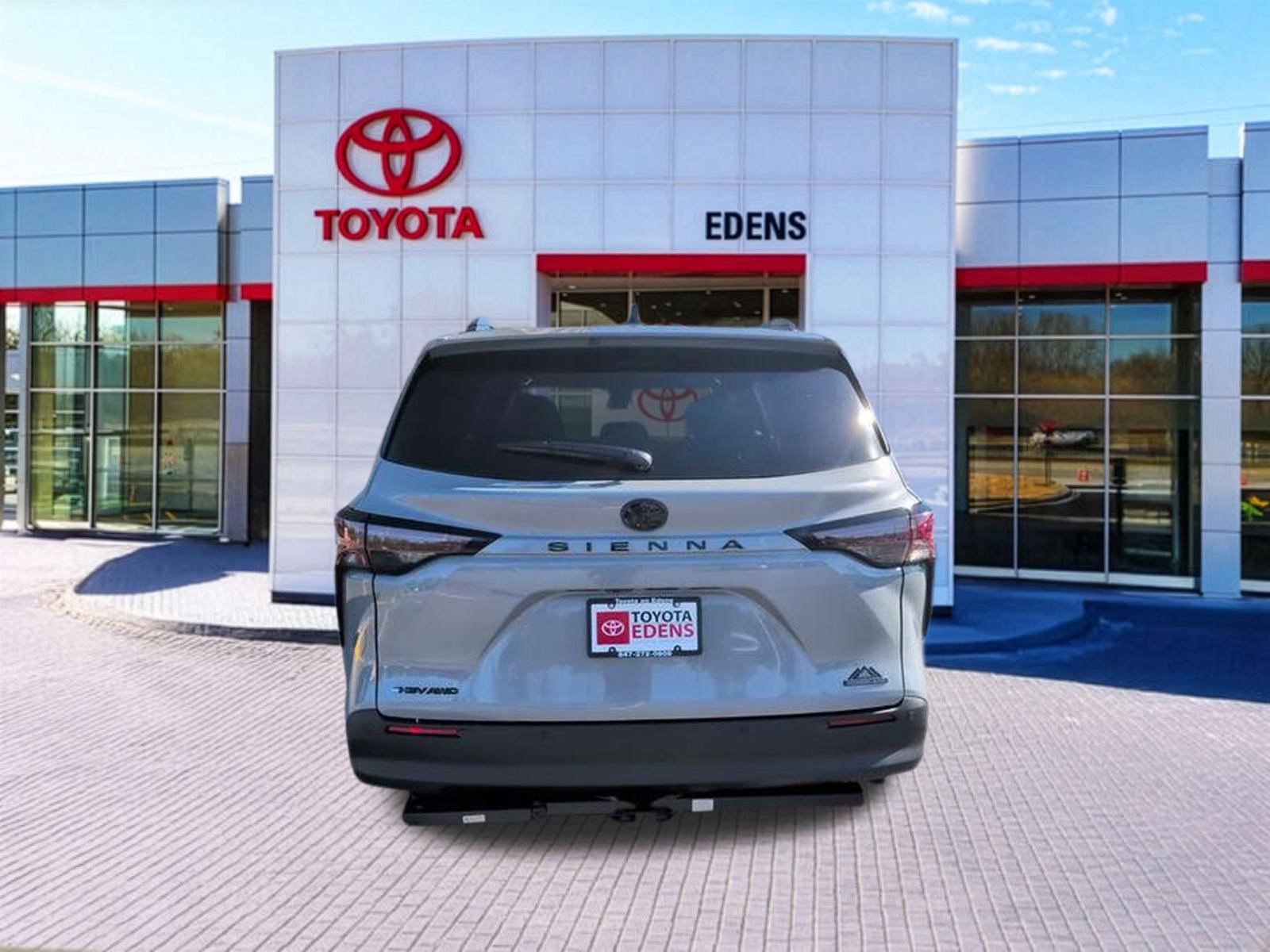New 2026 Toyota Sienna XLE Woodland Edition AWD/4WD image 4