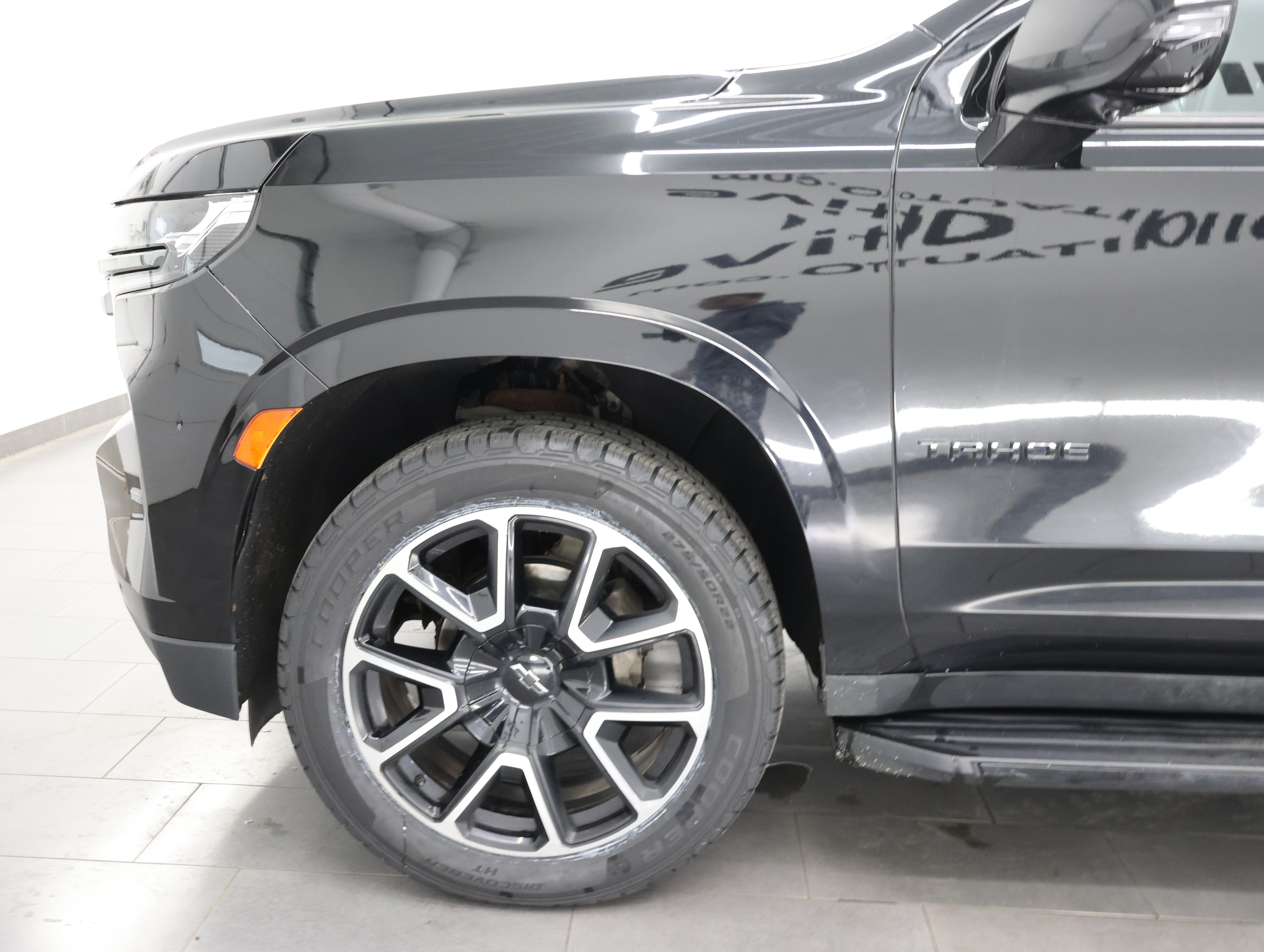 Used 2022 Chevrolet Tahoe RST w/ Luxury Package AWD/4WD image 43